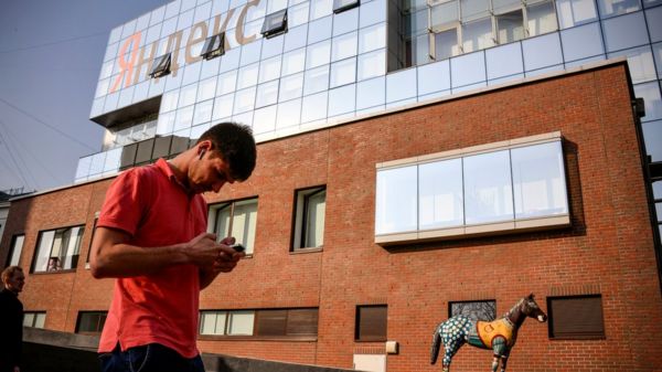 Coca-Cola покидает Россию, "Тинькофф" ухудшает условия SWIFT-переводов. Главные экономические новости за день