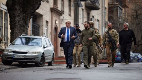 "На это могут уйти годы". Генсек НАТО предупредил, что война в Украине будет долгой; Британия готовится к наземным битвам