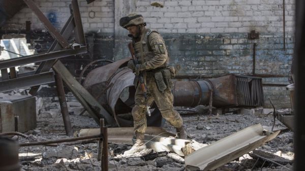 Донбасс: украинские войска оставляют Северодонецк и могут уйти из Лисичанска