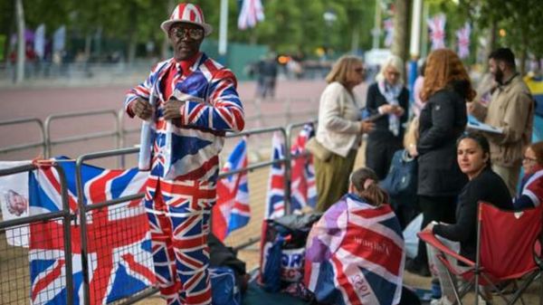 Четыре дня торжеств и гуляний: в Британии празднуют Платиновый юбилей королевы