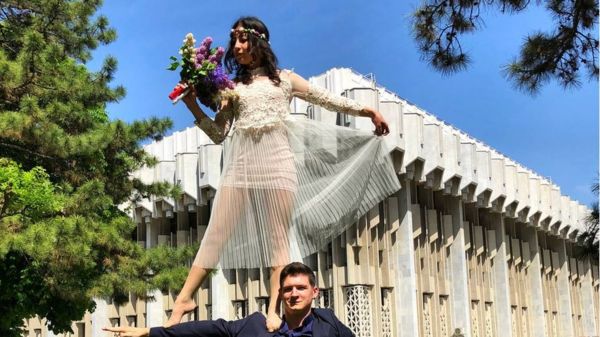 В Узбекистане жених ударил невесту на свадьбе. Так в стране осознали проблему домашнего насилия