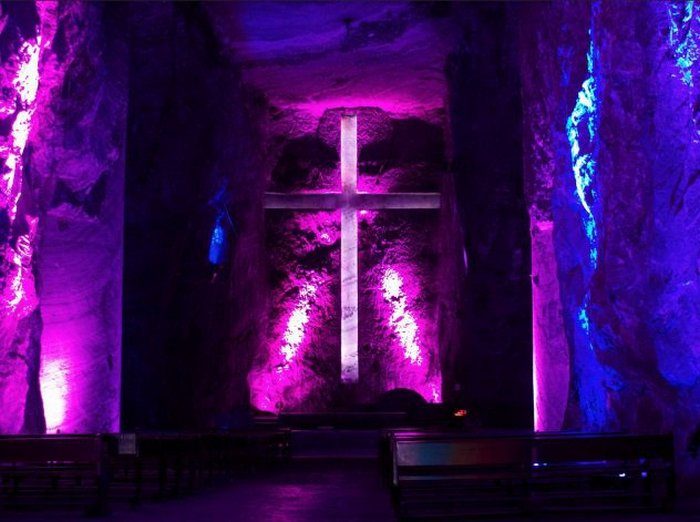 Десятка загадочных пещерных храмов