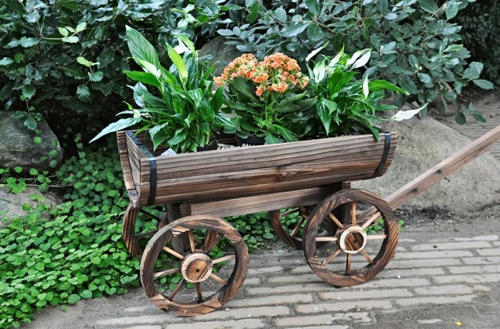 Как сделать клумбу или садовую фигуру своими руками из подручных материалов