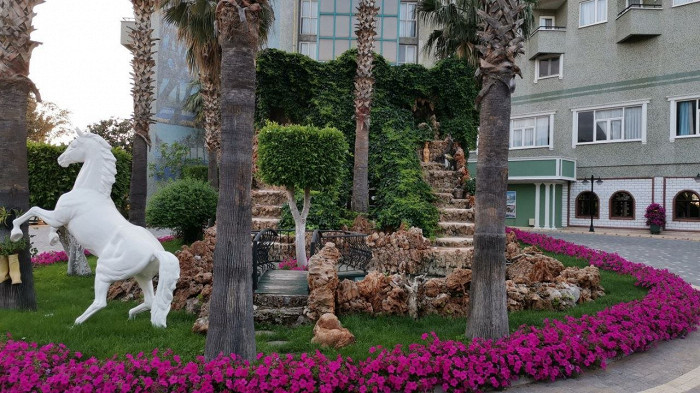 «Мир» принимают даже в продуктовых палатках: туристка рассказывает об отдыхе в Турции