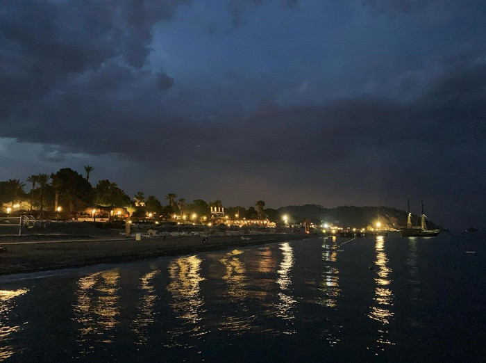 «Мир» принимают даже в продуктовых палатках: туристка рассказывает об отдыхе в Турции