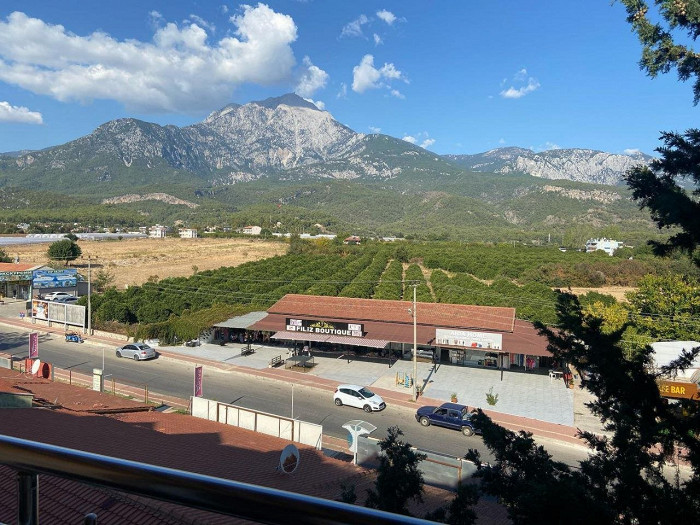 «Мир» принимают даже в продуктовых палатках: туристка рассказывает об отдыхе в Турции