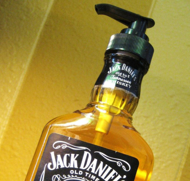 Оригинальные вещи, которые можно сделать из бутылок своими руками