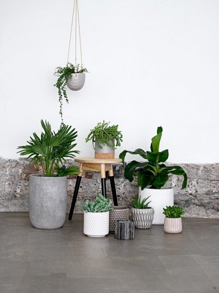 Примеры декора при помощи подставок для горшков