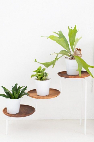 Примеры декора при помощи подставок для горшков