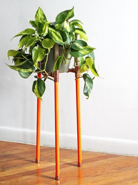 Примеры декора при помощи подставок для горшков