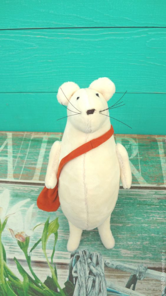 Шьем своими руками карманного зверька Мышонка-почтальона