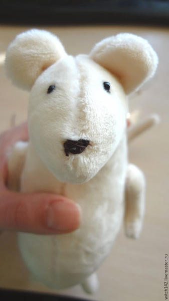 Шьем своими руками карманного зверька Мышонка-почтальона