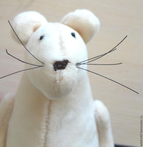 Шьем своими руками карманного зверька Мышонка-почтальона