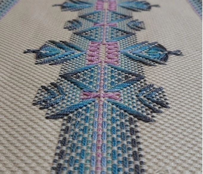 Шведская вышивка или плетение. Удивительные орнаменты простыми стежками