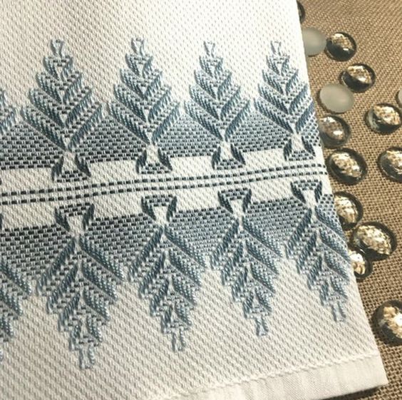 Шведская вышивка или плетение. Удивительные орнаменты простыми стежками