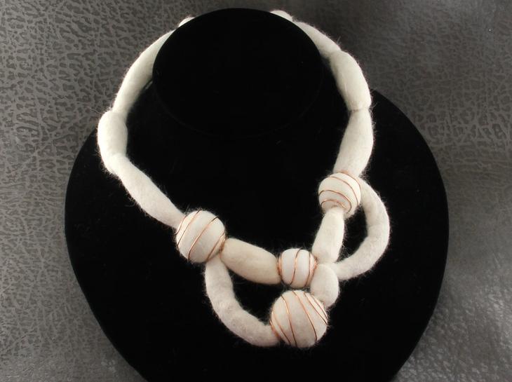 Украшения из шерсти кота