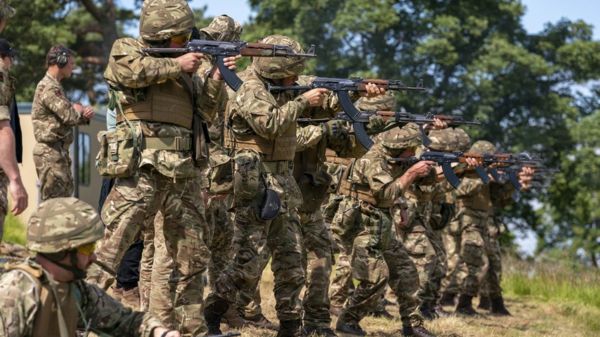 Украина обещает наступление на Херсон и миллион бойцов. Но стоит ли этого ожидать уже сейчас?