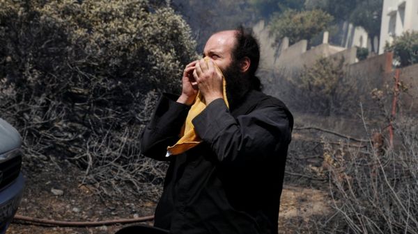 Рекордная жара в Европе: лесные пожары, высохшие озера и люди в фонтанах. Фотографии горящего континента