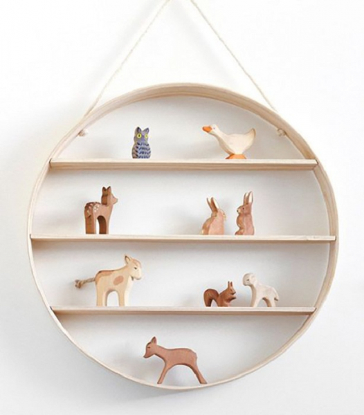 28 впечатляющих идей, как вдохнуть новую жизнь в привычный интерьер с помощью крутых полок