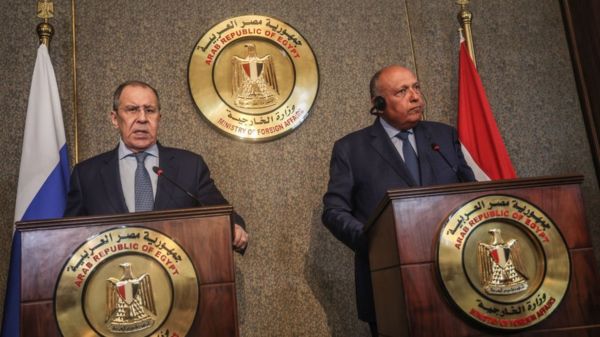 Лавров в Египте хочет заручиться поддержкой войны в Украине и винит в продовольственных проблемах Запад