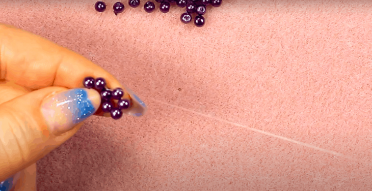 Изящное колье из бусин