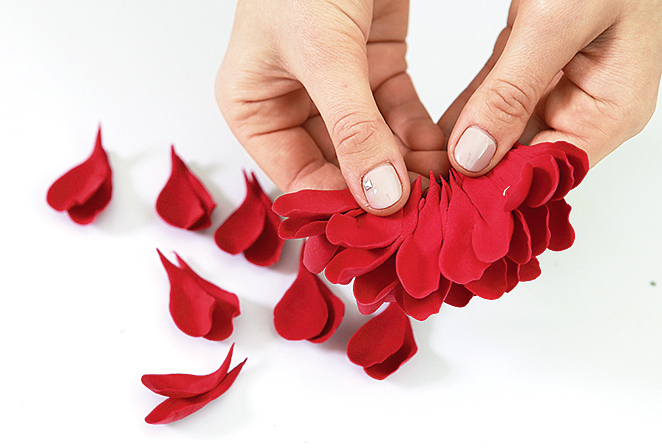 Король всех цветов: пион из глины