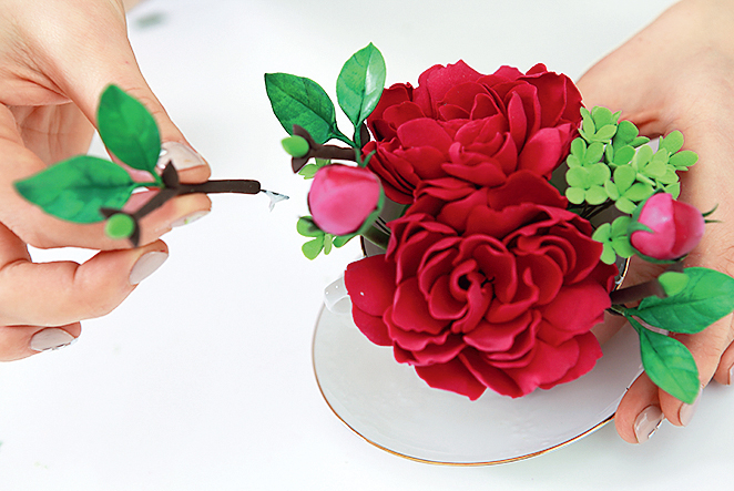 Король всех цветов: пион из глины