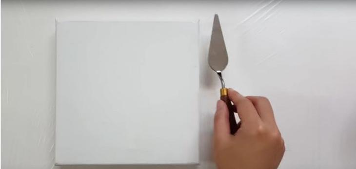 Необычная техника рисования с помощью цепочки