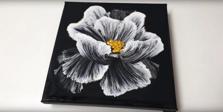 Необычная техника рисования с помощью цепочки