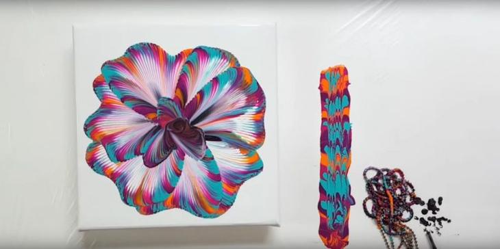 Необычная техника рисования с помощью цепочки