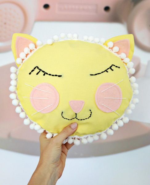 Шьем подушку-котенка для детской комнаты