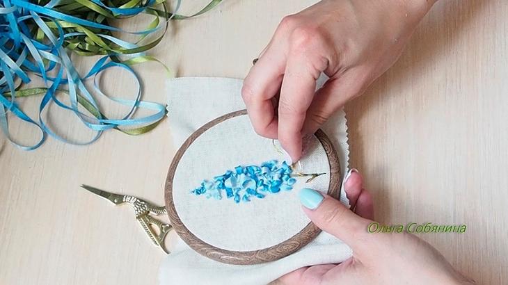 Вышиваем лентами нежный дельфиниум