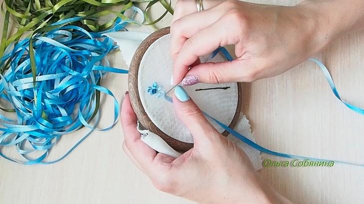 Вышиваем лентами нежный дельфиниум