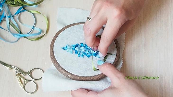 Вышиваем лентами нежный дельфиниум