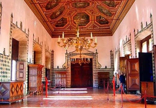 10 самых прекрасных королевских дворцов в мире