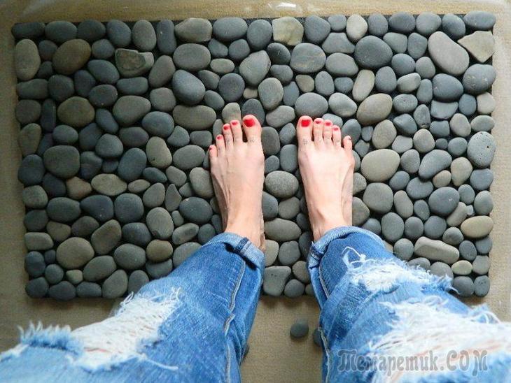 12 идей как сделать коврики из старых вещей своими руками