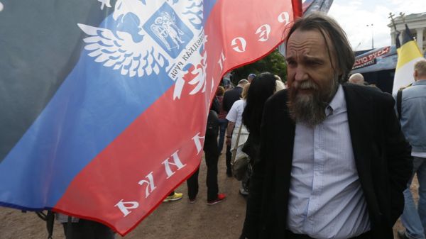 Дочь философа Дугина погибла при взрыве автомобиля в Подмосковье. Что известно