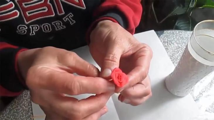 Декор стакана при помощи скорлупы