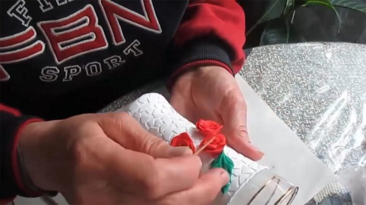 Декор стакана при помощи скорлупы