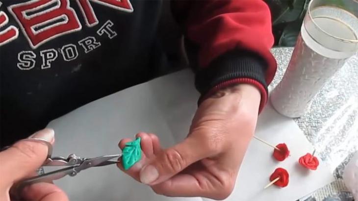 Декор стакана при помощи скорлупы