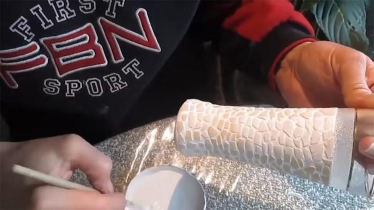 Декор стакана при помощи скорлупы