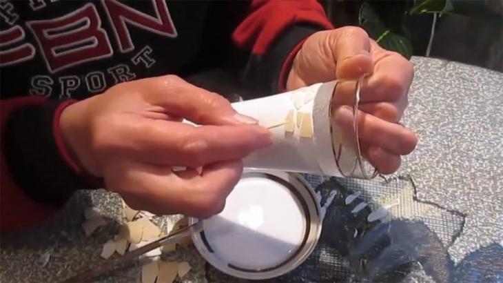 Декор стакана при помощи скорлупы