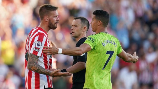 Илон Маск пообещал в "Твиттере" купить "Манчестер Юнайтед". А потом написал, что это шутка