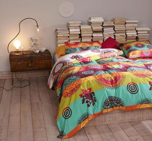 Интересные идеи стильного оформления изголовья кровати