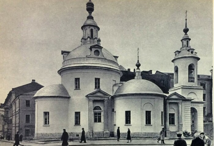 Какие здания и сооружения существуют в России в двойном экземпляре и почему так случилось