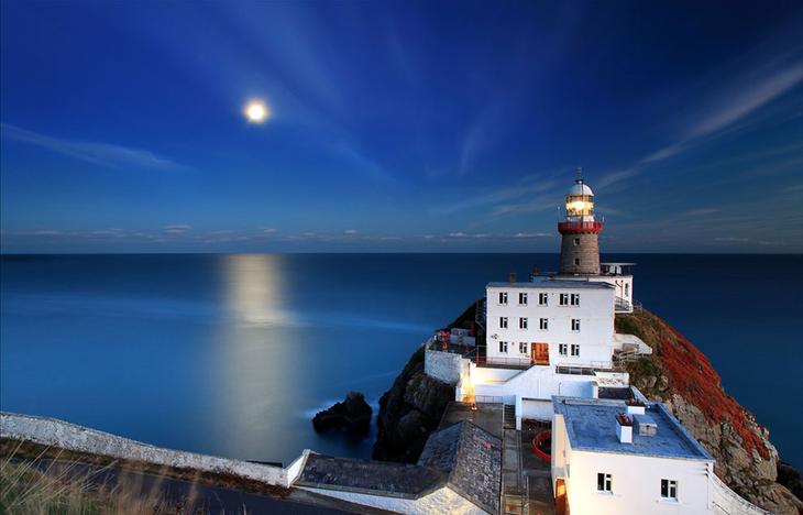 Маяки &mdash; путеводные огни для кораблей