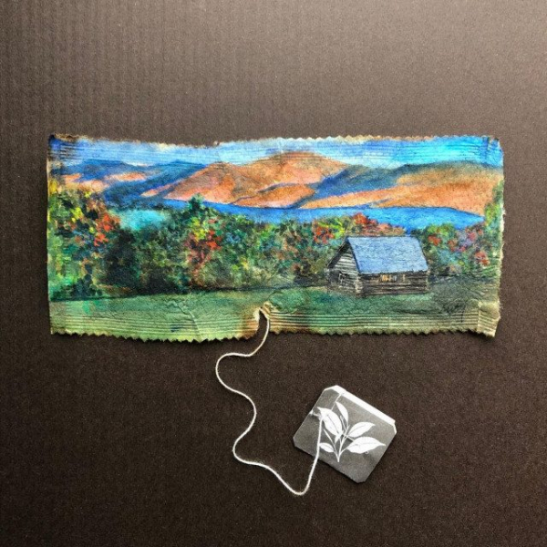 Миниатюрные картины на использованных чайных пакетиках