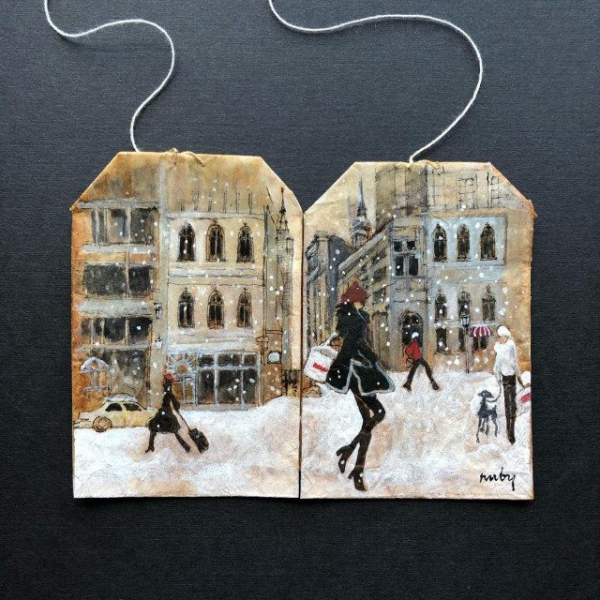 Миниатюрные картины на использованных чайных пакетиках