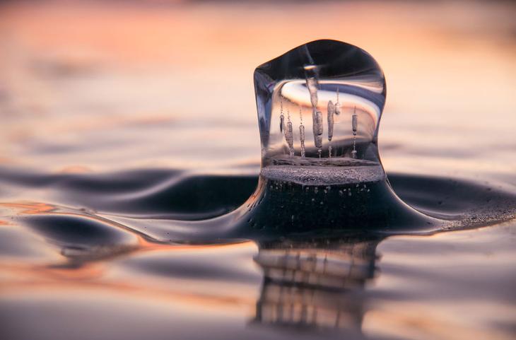 Невероятные ледяные образования озера Байкал