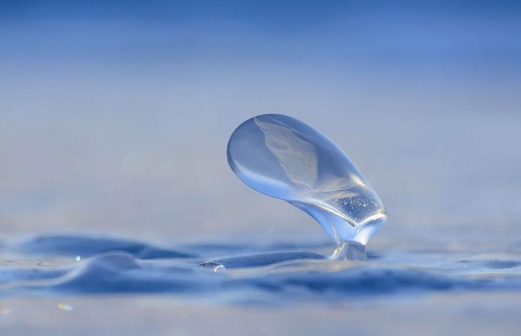 Невероятные ледяные образования озера Байкал